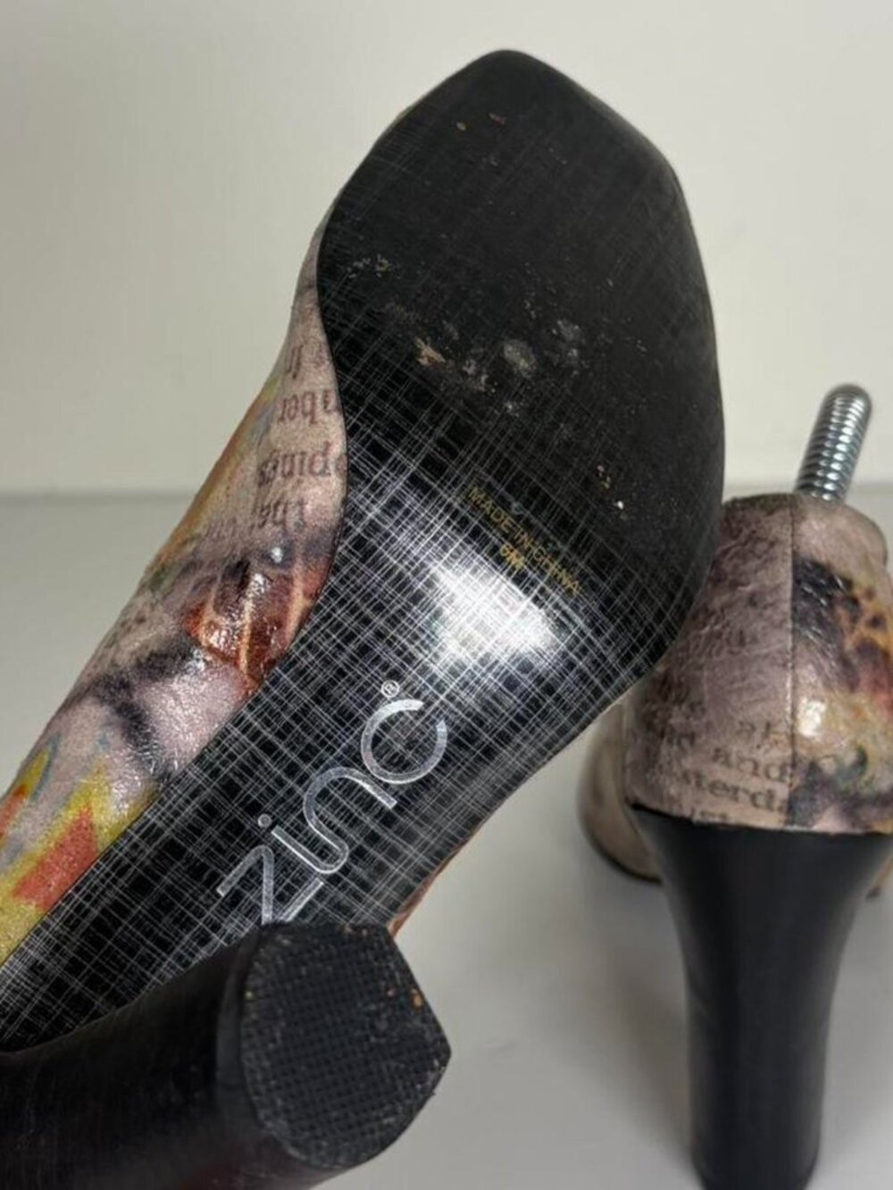 2000s Multi Pattern Closed Toe Pumps - Picture 6 of 7